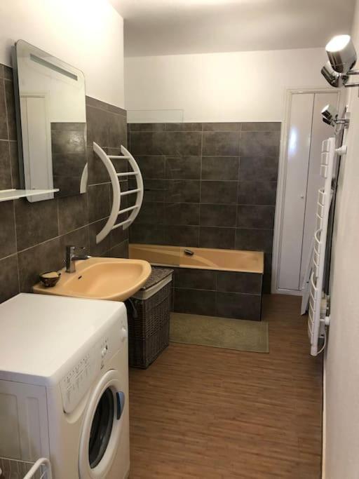 La Terrasse Des Capucines Apartment Сет Екстериор снимка